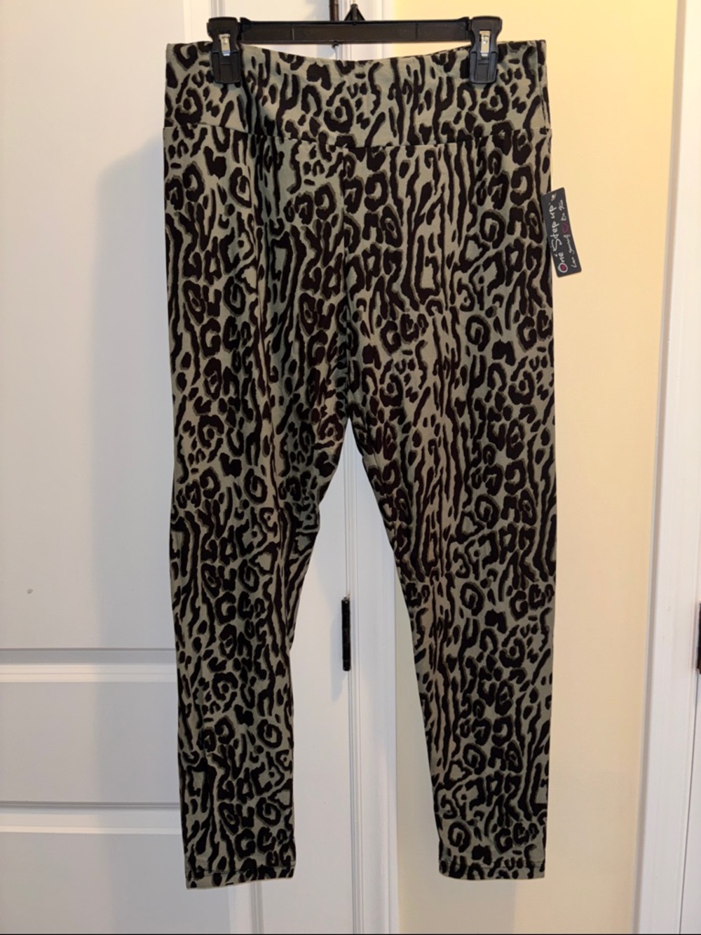 Leopard Print Stretch Leggings - Green & Black